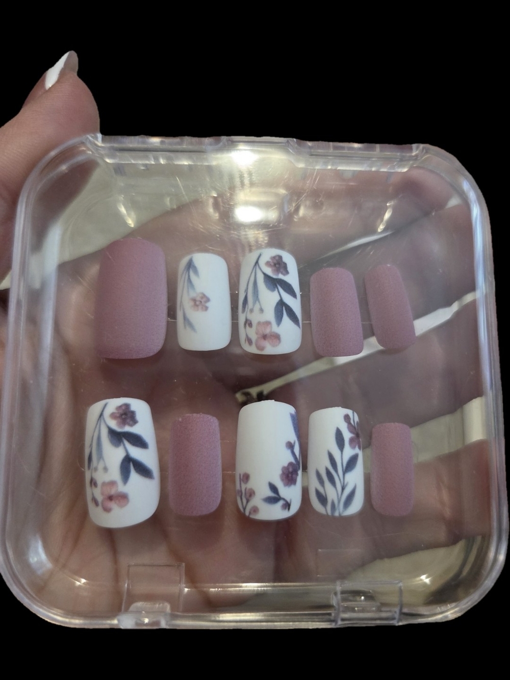 Pink Floral Press-On Nail Set - White & Mauve Design